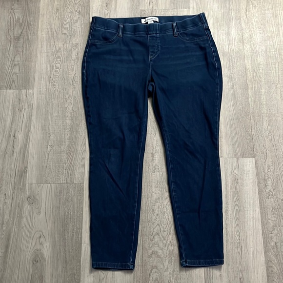 Amazon Essentials Slimming Jeggings - Picture 1 of 7